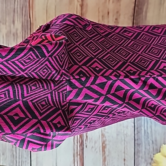 NEW DANA BUCHMAN CRANBERRY & BLACK LONG ROLL TAB SLEEVE BUTTON UP BLOUSE - Picture 8 of 16